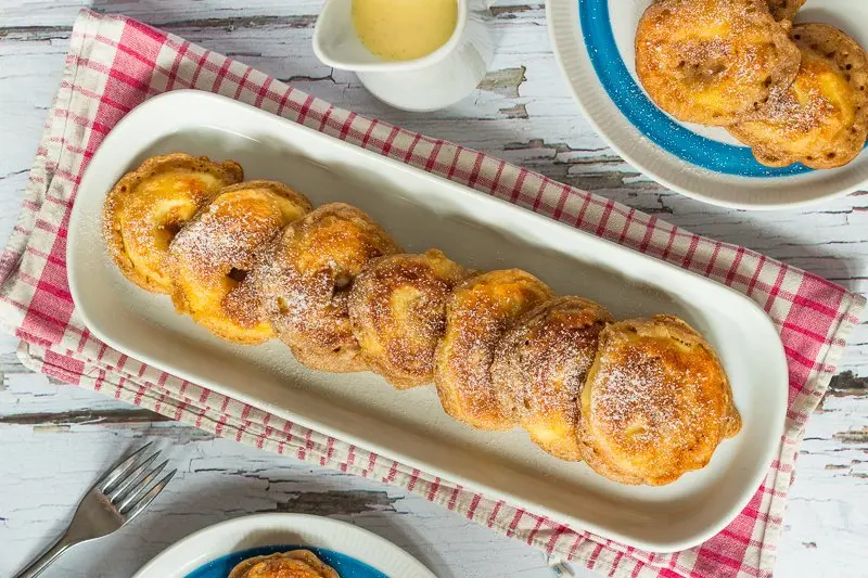 Apple fritters with vanilla sauce