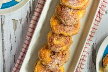 Apple fritters with vanilla sauce