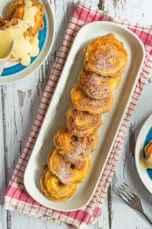 Apple fritters with vanilla sauce