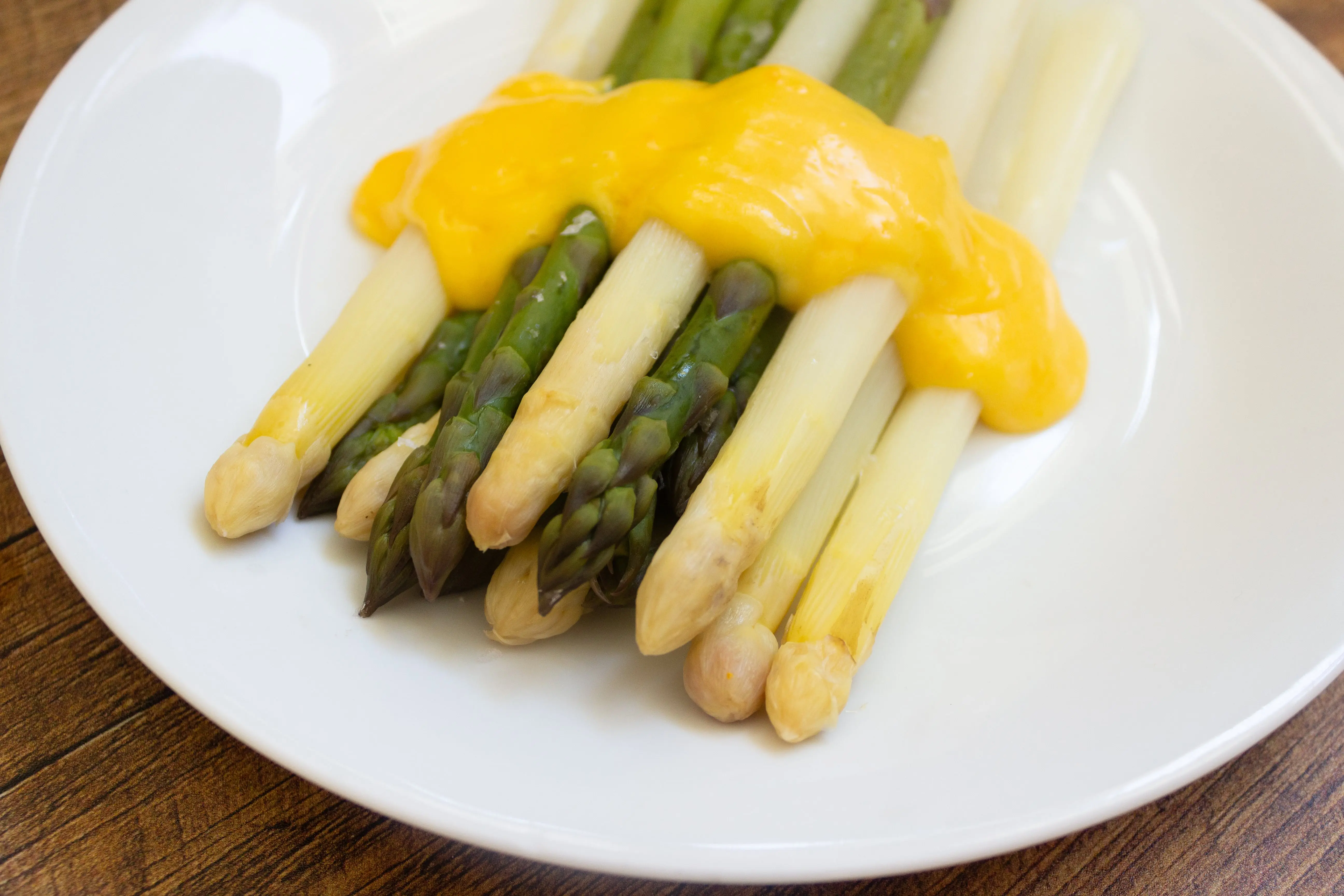 Steamed Asparagus with Sauce Maltaise
