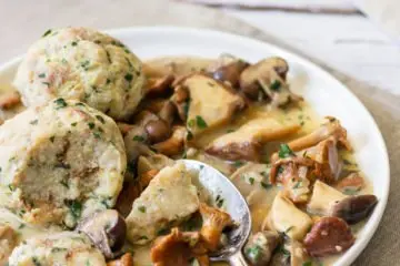 Mushroom ragout with bread dumplings