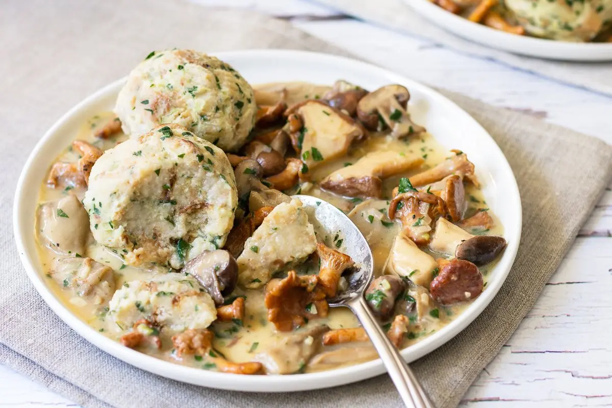 Mushroom ragout with bread dumplings