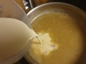 Thickening the sauce with crème fraîche