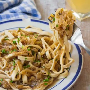 Krautnudeln (Noodles with Caramelized Cababge)