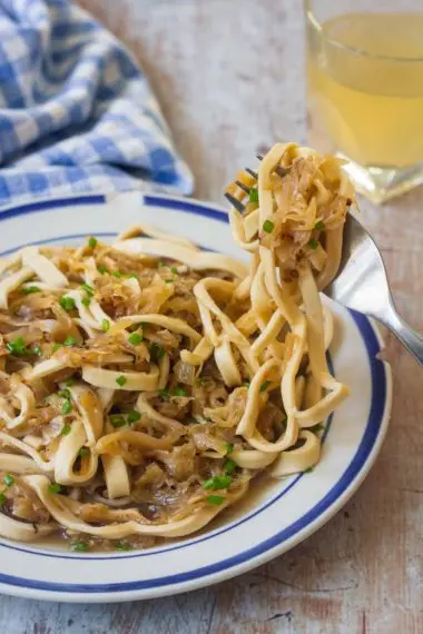 Krautnudeln (Noodles with Caramelized Cababge)