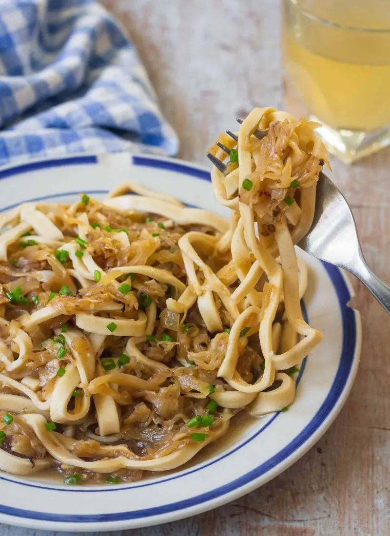 Krautnudeln (Noodles with Caramelized Cababge)