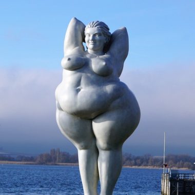 obese women as statue