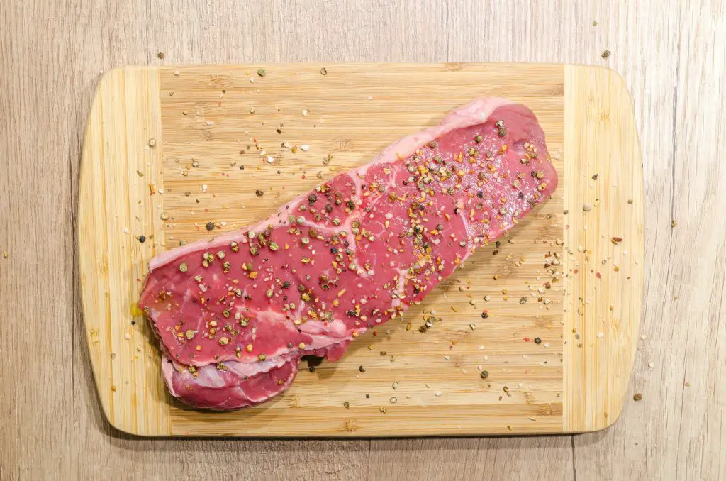 Pepper steak with coarsley ground pepper
