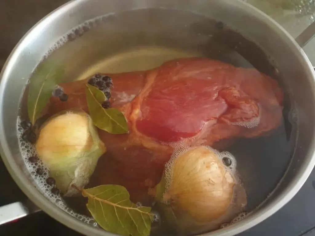 Smoked pork shoulder (Schäufele) boiled in white wine broth