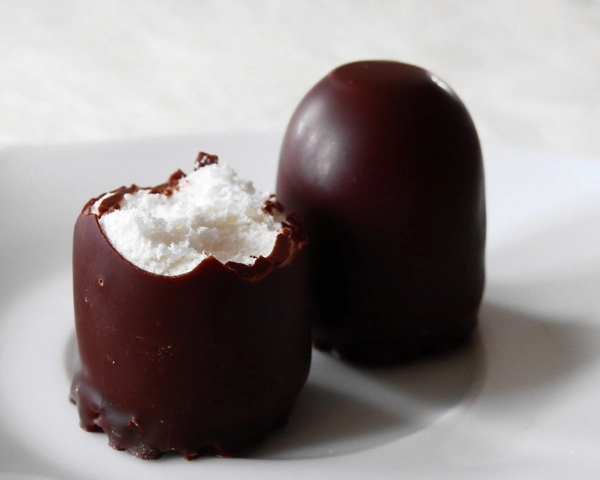Chocolate-coated marshmallow treats ('Mohrenköpfe')