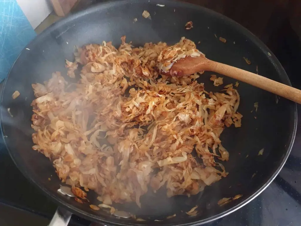 Caramelized cabbage for noodles with caramelized cabbage