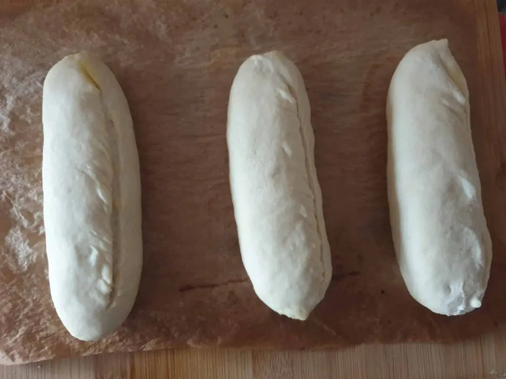 Scoring the sandwich bread rolls