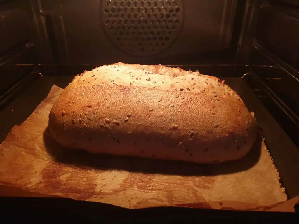 Fully risen mixed bread with seeds