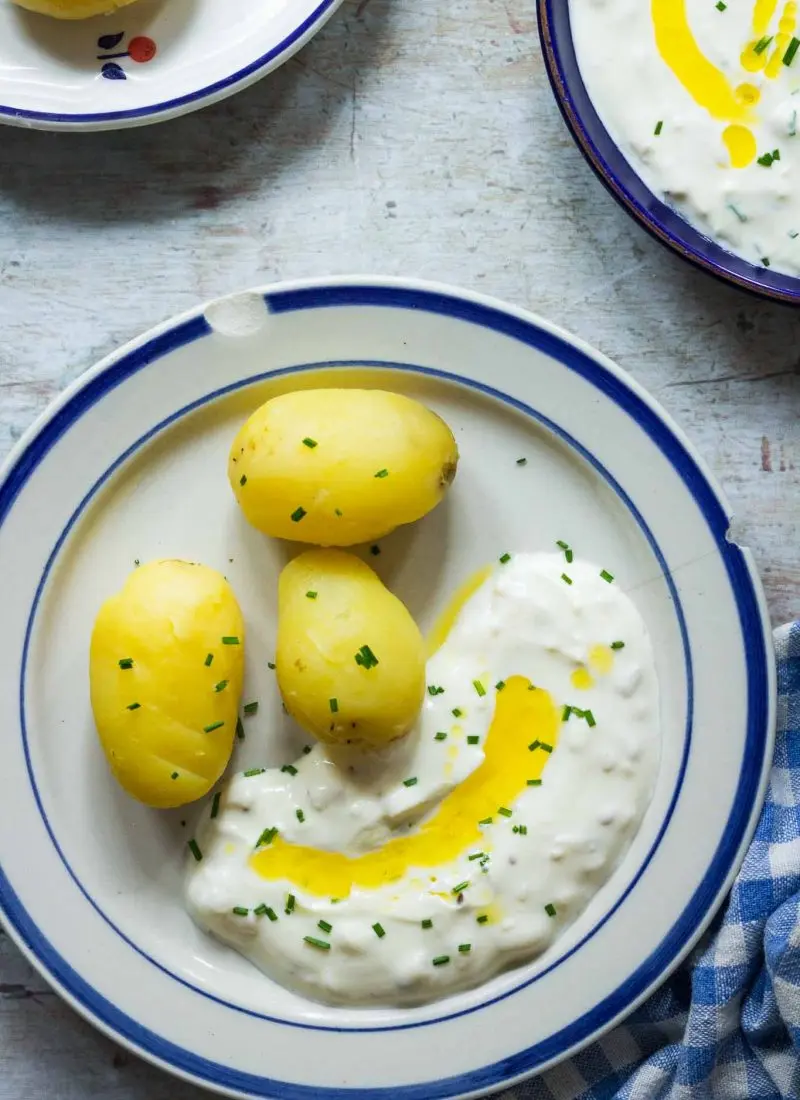 Potatoes with flaxeed oil and quark