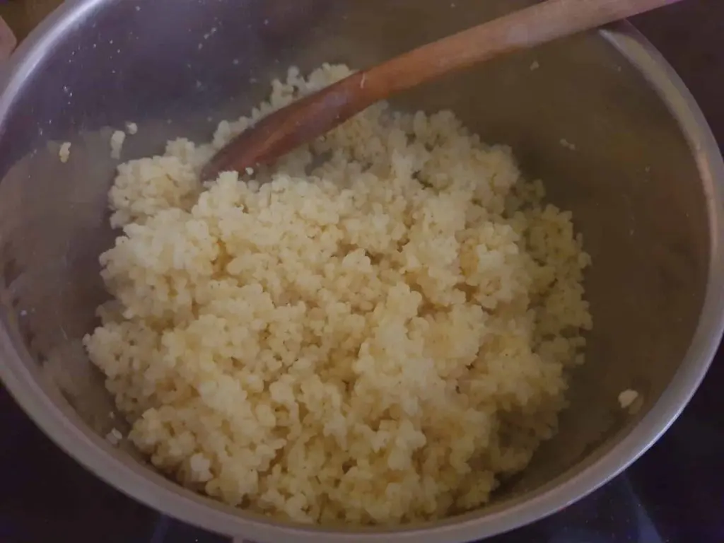 Steamed millet in pot