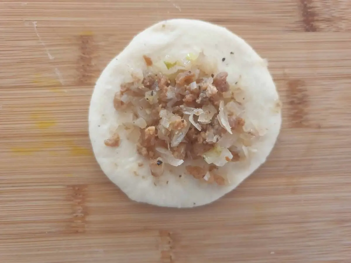 Speķa Pīrāgi Latvian PorkStuffed Buns ('Gefüllte Hörnchen') My