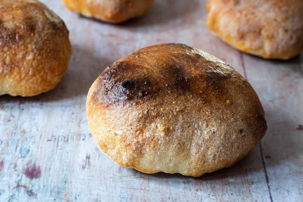Dinkelknauzen (Spelt water bread rolls)