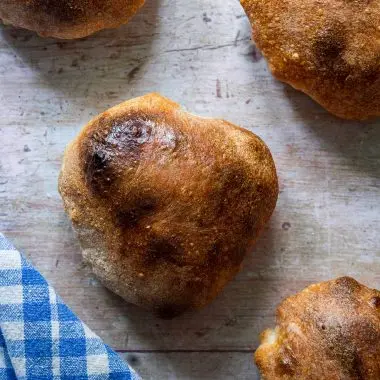 Dinkelknauzen (Spelt water bread rolls)