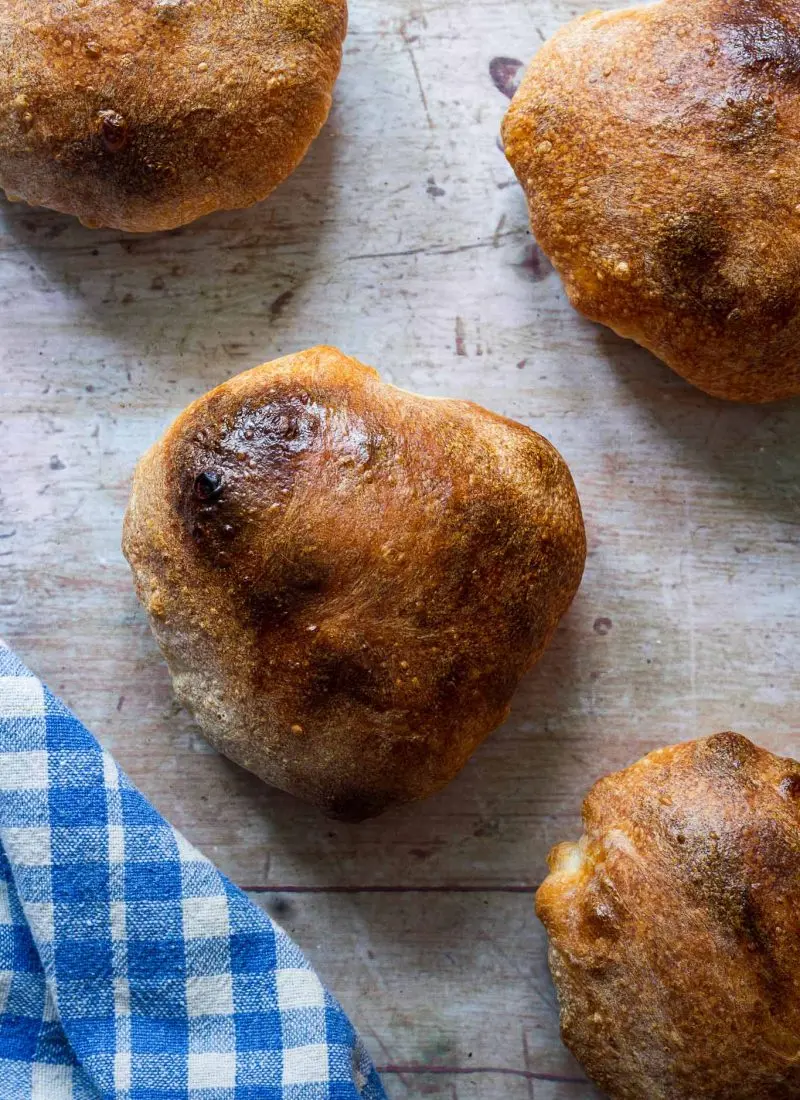 Dinkelknauzen (Spelt water bread rolls)