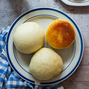 Sourdough Steamed Buns (Sauerteig Dampfnudeln)