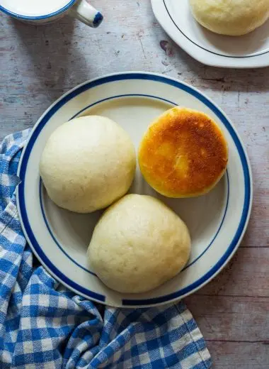 Sourdough Steamed Buns (Sauerteig Dampfnudeln)