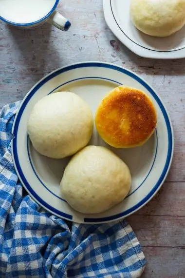 Sourdough Steamed Buns (Sauerteig Dampfnudeln)