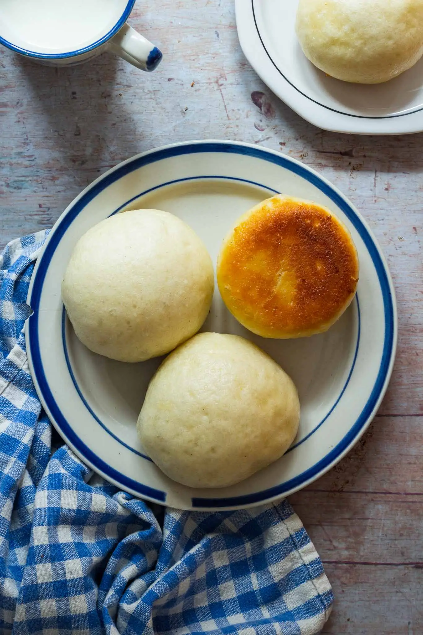 Sourdough Steamed Buns (Sauerteig Dampfnudeln)