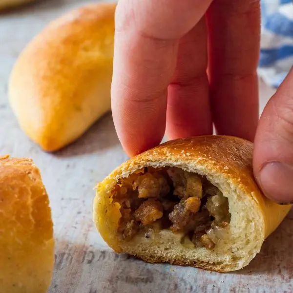 Speķa Pīrāgi – Latvian Pork-Stuffed Buns (‘Gefüllte Hörnchen’)