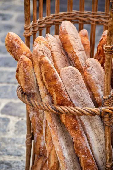 Baguettes made with alpha-amylases