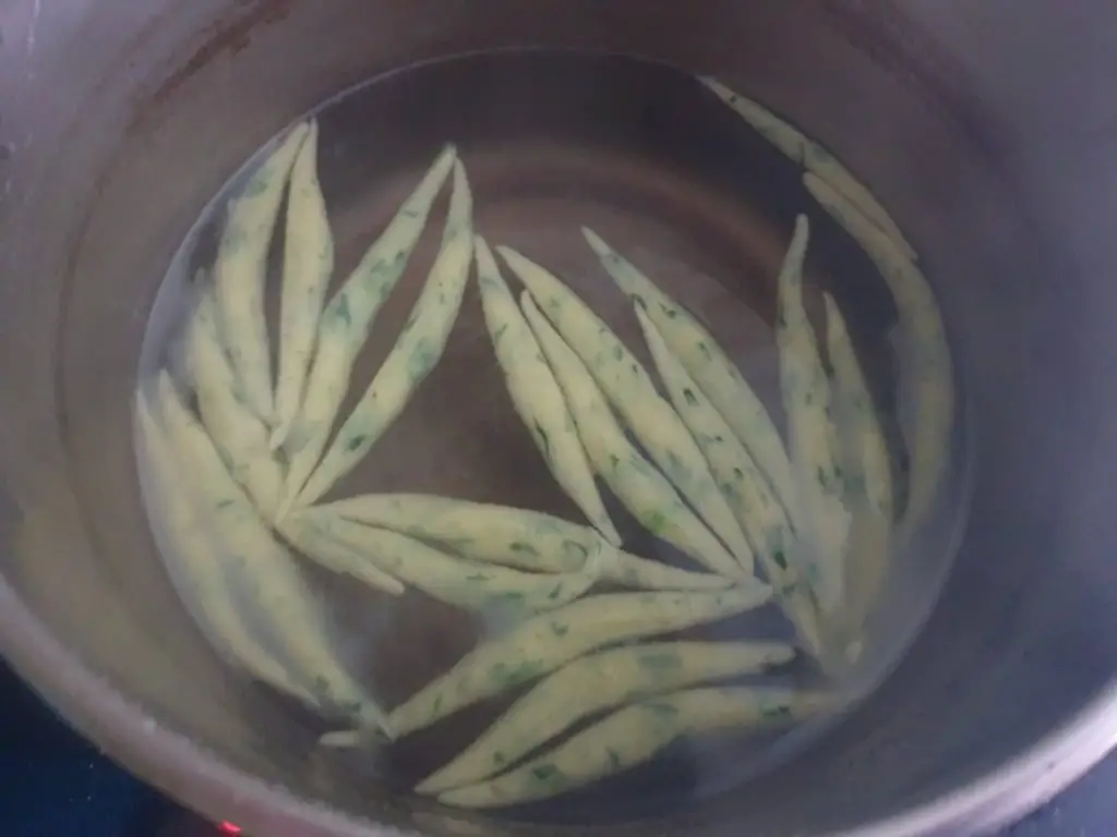 Blanching the noodles in hot water