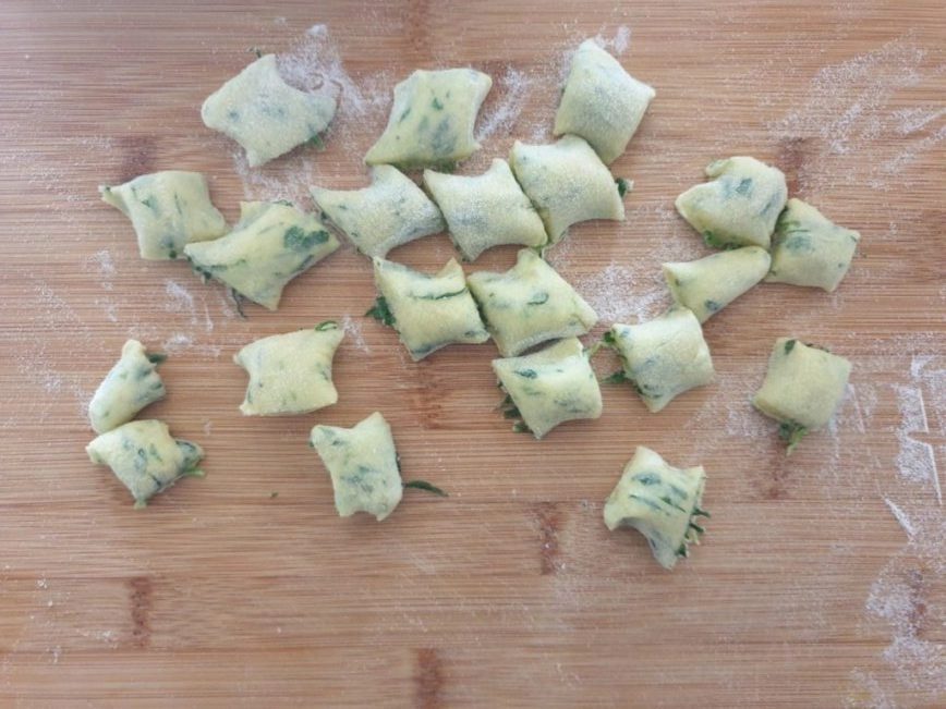 Dividing the dough into pieces