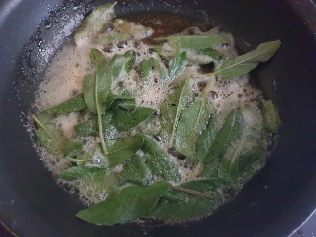 Fried sage in butter